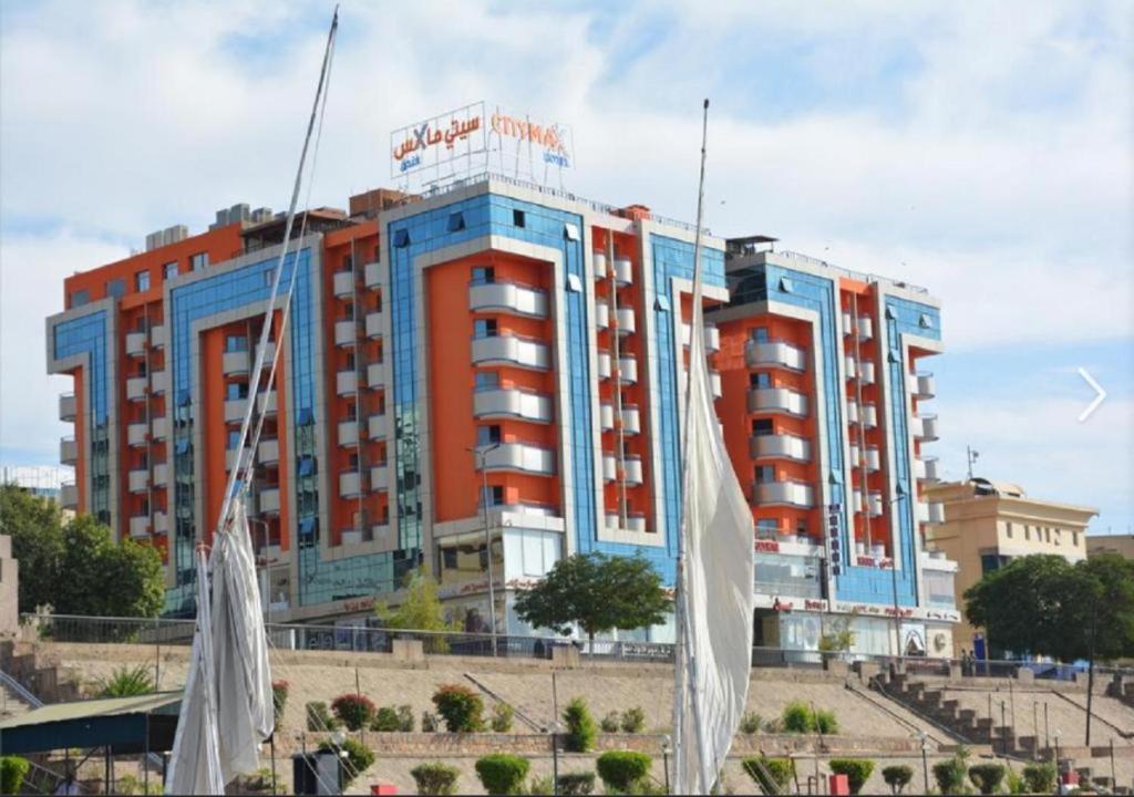 Aswan Plaza - Share Apartment Buitenkant foto